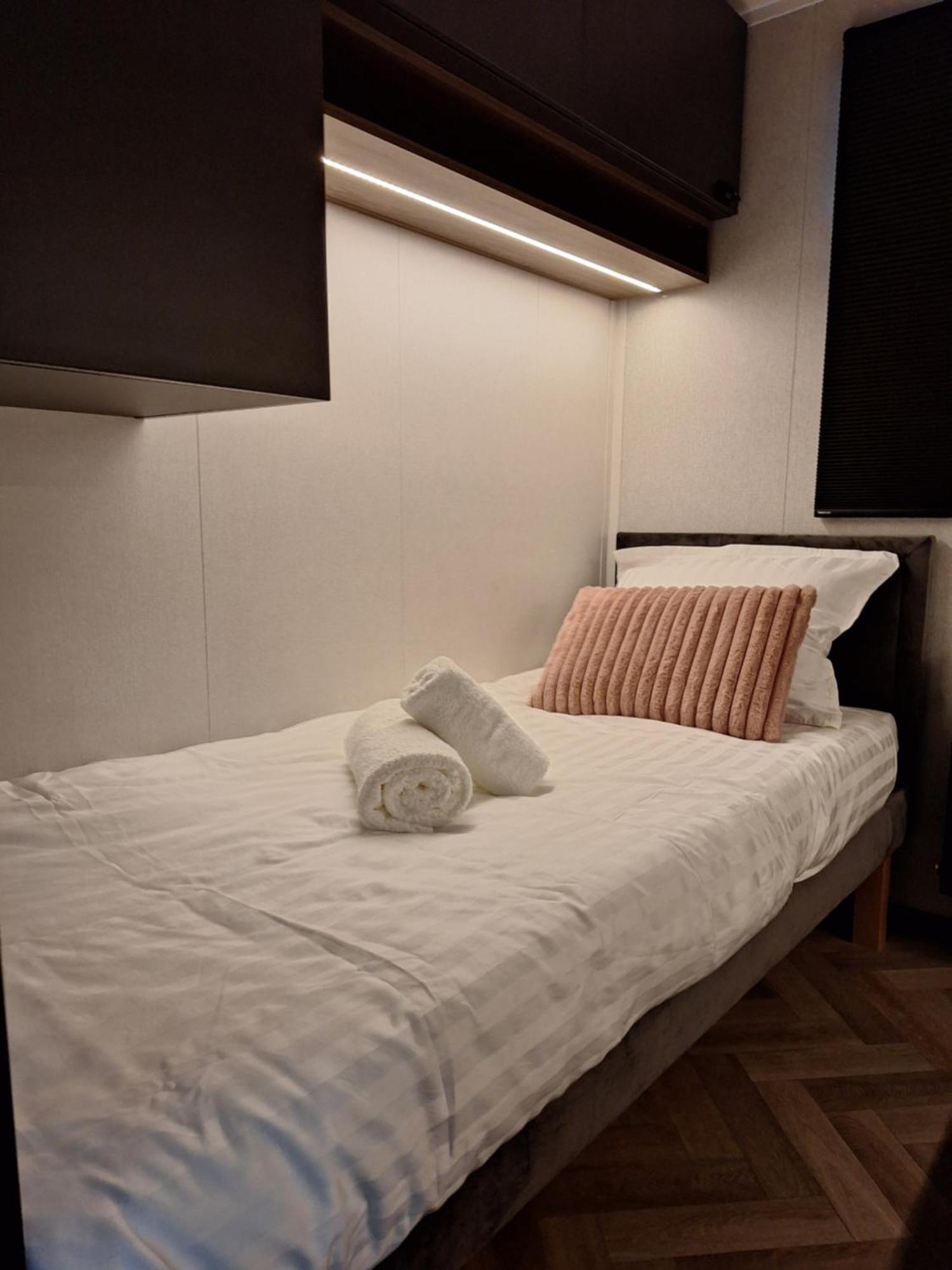 'Relax Lodge Sea' - Wellness Lodge In Zeeland - Private Sauna - Airco - Garden - Outdoor Swimming Pool - Free Wifi, Towels & Bed Linen Heinkenszand Zewnętrze zdjęcie